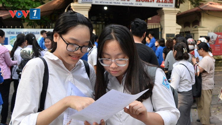 THỜI SỰ 18H CHIỀU 26/4/2023: Sở GDDT Hà Nội yêu cầu các trường trung học cơ sở trên địa bàn chấm dứt ngay việc vận động, tuyên truyền học sinh không đăng ký tham dự Kỳ thi tuyển sinh vào lớp 10 các trường công lập