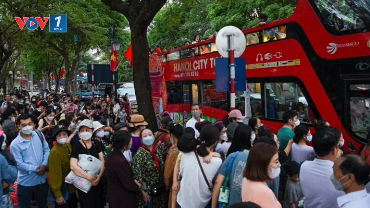 THỜI SỰ 12H TRƯA 4/5/2023: Lượng khách kì nghỉ 30/4 và 1/5 vừa qua có sự tăng giảm rõ rệt: Nơi lập kỷ lục 'chưa từng có', nơi sụt giảm bất ngờ.