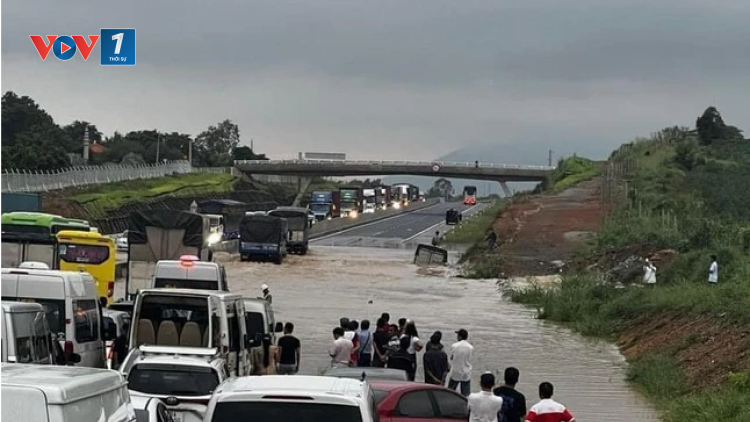 THỜI SỰ 12H TRƯA 29/7/2023: Kẹt xe kéo dài nhiều giờ trên cao tốc Phan Thiết - Dầu Giây do mưa lớn gây ngập một số đoạn.