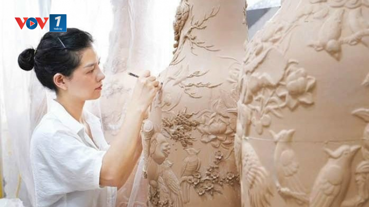 Loạt bài "Giữ lửa nghề truyền thống trong nhịp sống Thủ đô" - Bài 3: "Sức trẻ trong hồn gốm Bát Tràng" (9/8/2023)