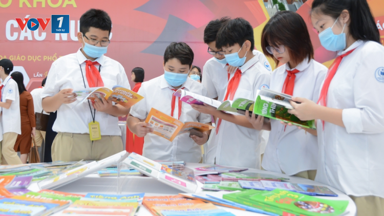 THỜI SỰ 18H CHIỀU 16/8/2023: Thủ tướng Chính phủ ban hành Công điện chỉ đạo về việc bảo đảm sách giáo khoa và giáo viên kịp thời cho năm học 2023 - 2024.