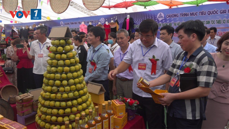Lào Cai: Nhiều sản phẩm đặc hữu xuất hiện tại Hội chợ dành riêng cho đồng bào thiểu số (01/09/2023)