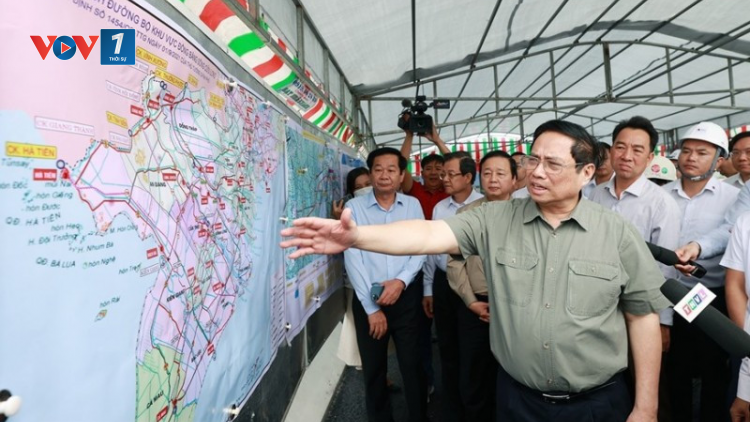 THỜI SỰ 12H TRƯA 18/8/2023: Thủ tướng Phạm Minh Chính yêu cầu thay thế kịp thời những cán bộ yếu kém về năng lực, gây nhũng nhiễu, phiền hà, kiên quyết xử lý các hành vi tiêu cực, tham nhũng trong quản lý đầu tư công.
