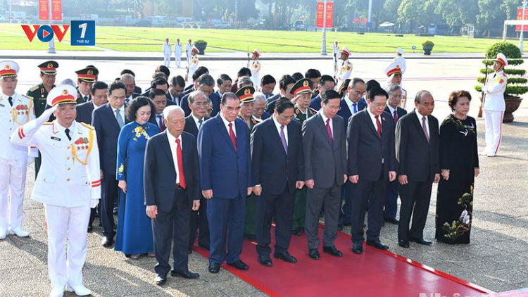 THỜI SỰ 18H CHIỀU 31/8/2023: Lãnh đạo Đảng, Nhà nước vào Lăng viếng Chủ tịch Hồ Chí Minh nhân kỷ niệm 78 năm Quốc khánh 2/9.