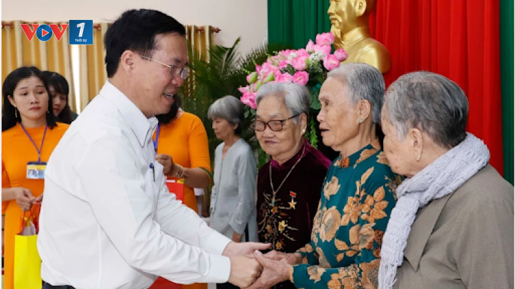 THỜI SỰ 18H CHIỀU 19/1/2024: Chủ tịch nước Võ Văn Thưởng tặng quà Tết các hộ dân có hoàn cảnh khó khăn tại huyện Trà Ôn, tỉnh Vĩnh Long.
