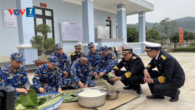 Tết sớm thắm tình quân dân tại xã đảo Bản Sen (31/01/2024)