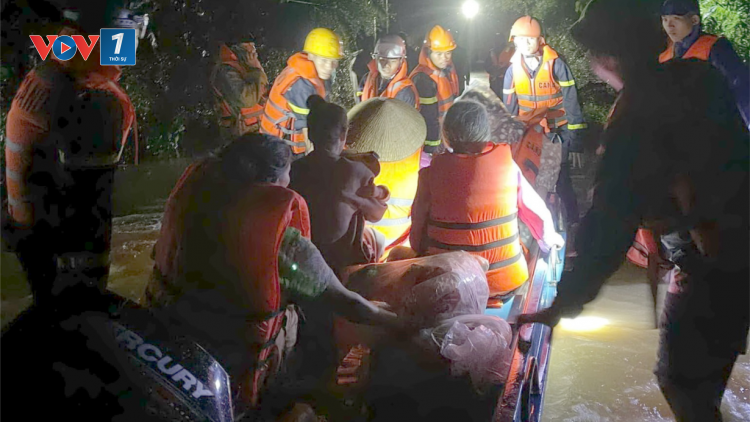 Quảng Trị: Lũ lên nhanh, kịp thời đưa người dân vùng lũ đến nơi an toàn (28/10/2024)