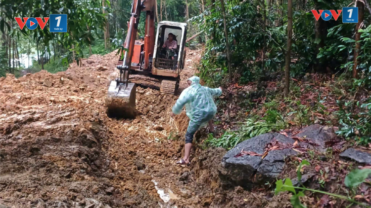 Quảng Nam: Sơ tán hơn 4.400 hộ ra khỏi khu vực nguy hiểm (27/10/2024)
