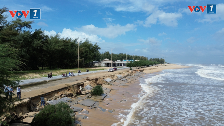 Thừa Thiên Huế khẩn cấp ứng phó sạt lở bờ biển (23/10/2024)