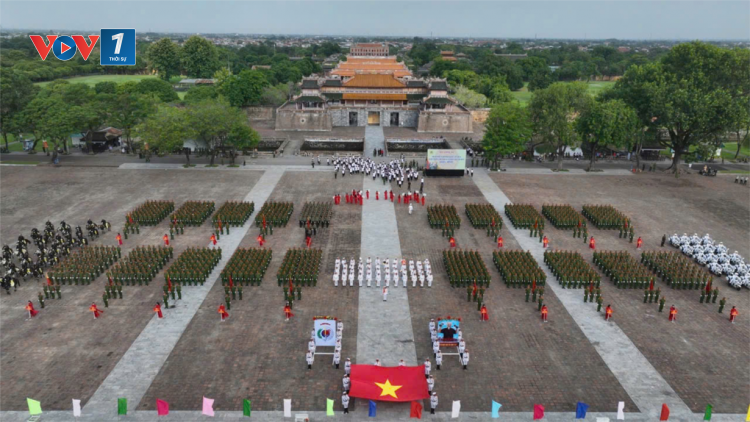 Hơn 4.000 cán bộ, chiến sỹ Công an biểu diễn võ thuật trước Quảng trường Ngọ Môn - Huế (26/10/2024)