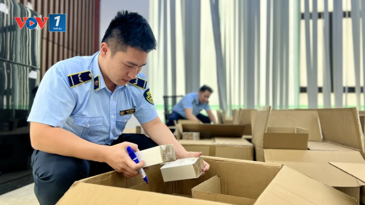 Tăng cường kiểm tra, phát hiện và xử lý bán hàng hoá không rõ nguồn gốc xuất xứ trên thương mại điện tử (08/10/2024)
