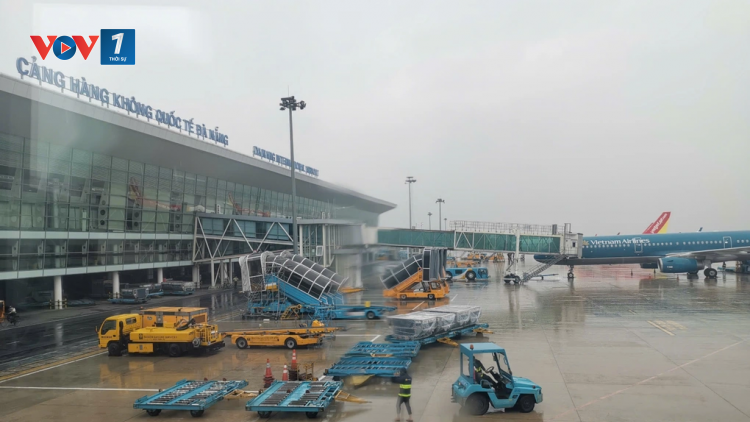 THỜI SỰ 21H30 ĐÊM 26/10/2024: Cục Hàng không Việt Nam quyết định tạm dừng khai thác 4 sân bay tại miền Trung 2 ngày để tránh bão Trà Mi
