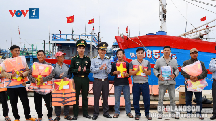 Chi đội Kiểm ngư số 3 tuyên truyền pháp luật chống khai thác IUU cho ngư dân miền Trung  (13/11/2024)
