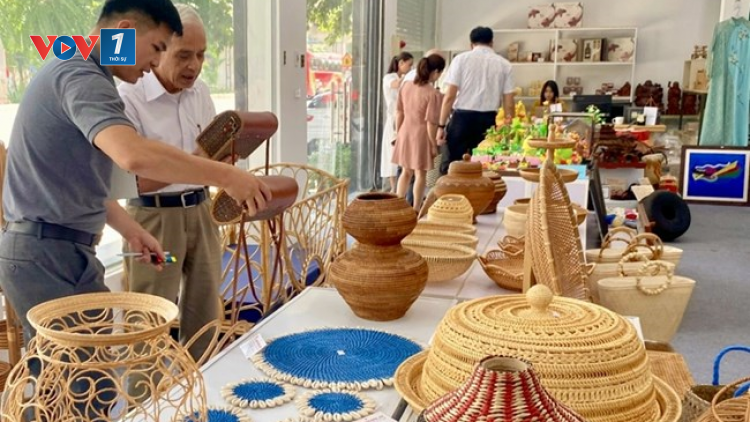 Nỗ lực tìm thị trường cho sản phẩm làng nghề. (09/11/2024)