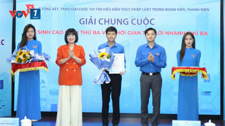 Trao giải cuộc thi Tìm hiểu kiến thức pháp luật trong đoàn viên, thanh niên (08/11/2024)