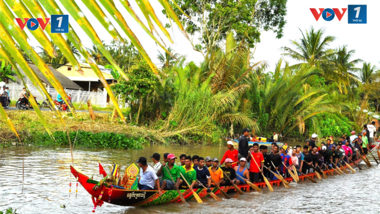 Rộn ràng phum sóc chuẩn bị cho hội đua ghe Ngo của đồng bào Khmer (04/11/2024)