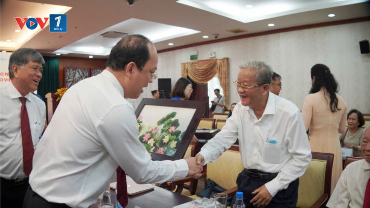 Ký ức những nhà giáo vượt Trường Sơn đem con chữ đến với miền Nam (11/11/2024)