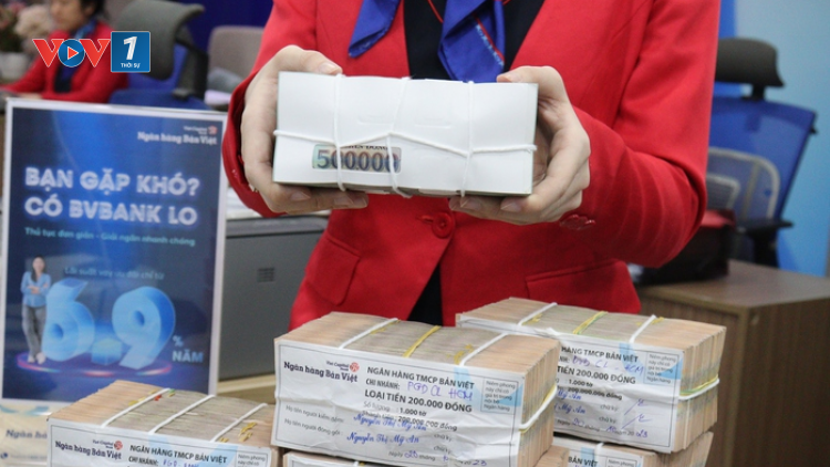 THỜI SỰ 18H CHIỀU 20/11/2024: Kể từ hôm nay, các tổ chức tín dụng không được thực hiện khuyến mại dưới mọi hình thức, khi nhận tiền gửi của cá nhân, tổ chức