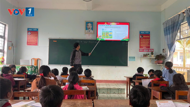 Thầy cô giáo vùng sâu nỗ lực bám trường (18/11/2024)