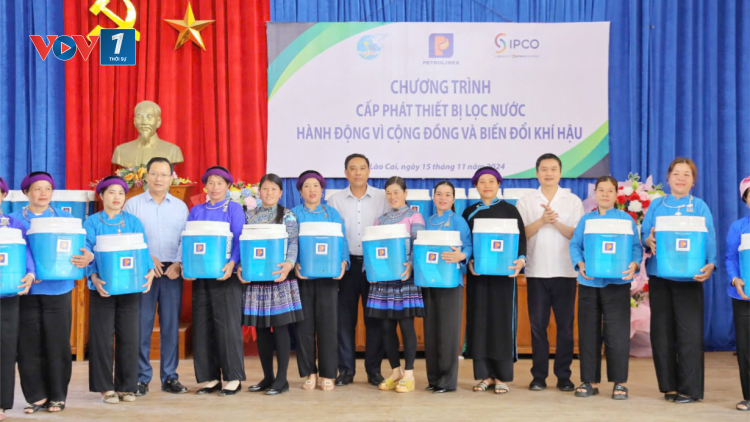 Petrolimex trao tặng 1.000 bình lọc nước cho người dân huyện Bắc Hà và Bảo Yên tỉnh Lào Cai (15/11/2024)
