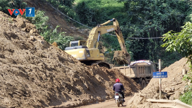 Quốc lộ 70 vẫn ngổn ngang sau bão số 3 (05/11/2024)