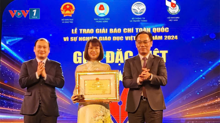 Ban Thời sự (VOV1) nhận giải Đặc biệt Giải báo chí toàn quốc Vì sự nghiệp Giáo dục Việt Nam (16/11/2024)