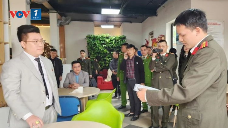 THỜI SỰ 21H30 ĐÊM 25/12/2024: Công an thành phố Hà Nội làm rõ vụ lừa đảo chiếm đoạt tài sản qua hình thức bán tiền lượng tử.