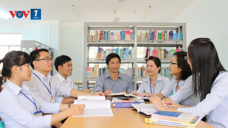 Đề xuất kéo dài thời gian làm việc đối với GS, PGS, TS: Khắc phụ tình trạng thiếu hụt giảng viên chất lượng cao (27/12/2024)