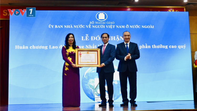 Ủy ban Nhà nước về người Việt Nam ở nước ngoài nhận Huân chương Lao động hạng Nhất (lần thứ 2) (25/12/2024)