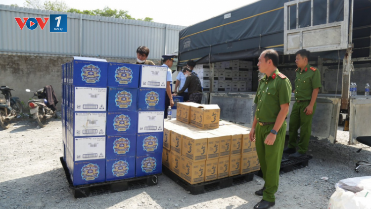 Tăng cường kiểm tra, ngăn chặn rượu nhập lậu, rượu giả, rượu kém chất lượng dịp cận Tết (08/02/2024)