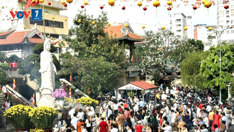 Du lịch tâm linh thu hút du khách mỗi dịp xuân về (14/03/2024)
