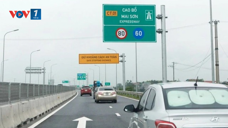 Giữ khoảng cách khi lưu thông trên cao tốc