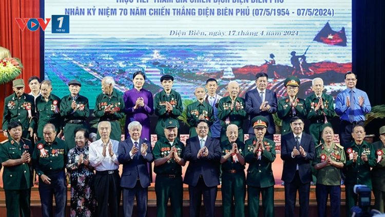 THỜI SỰ 18H CHIỀU 17/4/2024: Thủ tướng Phạm Minh Chính dự buổi gặp mặt, tri ân những người trực tiếp tham gia Chiến dịch Điện Biên Phủ cách đây 70 năm tại tỉnh Điện Biên.
