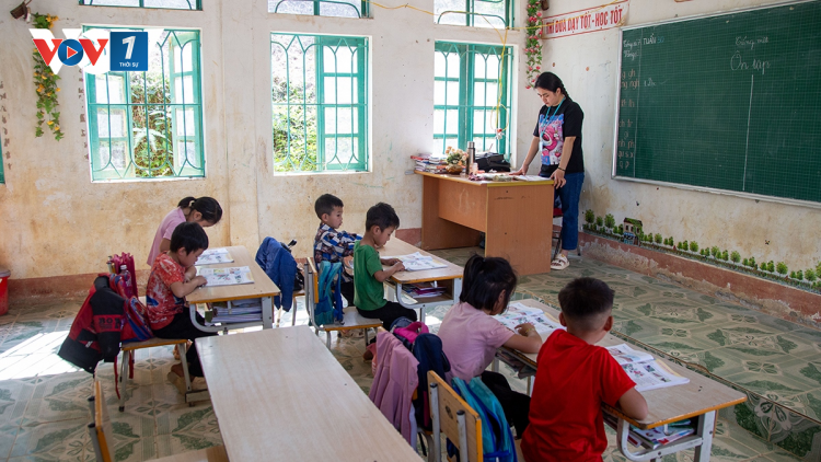 Tỉnh miền núi Cao Bằng nỗ lực khắc phục tình trạng thiếu giáo viên đứng lớp (26/04/2024)