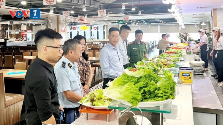 Siết chặt công tác quản lý, tăng cường kiểm tra, kiểm soát đột xuất đảm bảo an toàn thực phẩm, bảo vệ quyền lợi người tiêu dùng (2/5/2024)