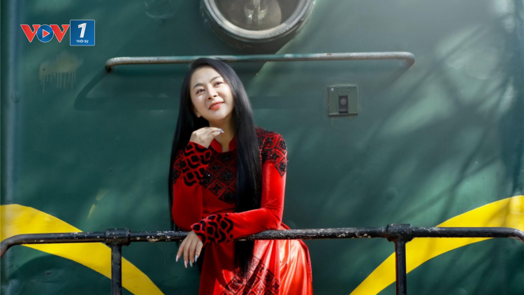 Nhà thiết kế người Tày giữ “hồn” văn hóa truyền thống qua tà áo dài (24/05/2024)