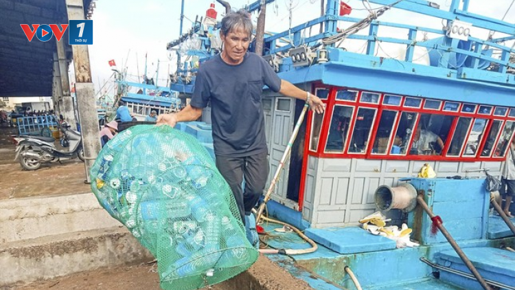 Bình Định thu gom rác thải nhựa từ tàu cá- hành động thiết thực cùng bảo vệ biển xanh (21/05/2024)