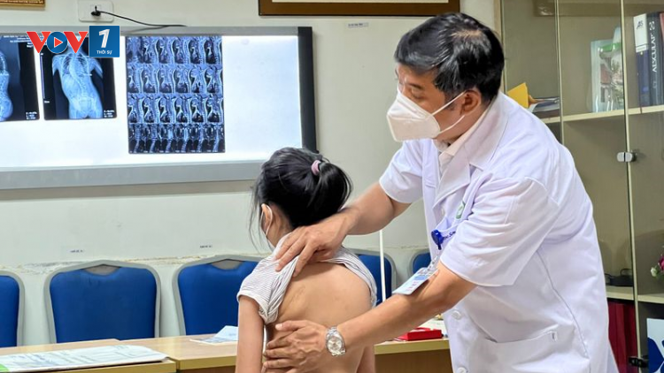 Can thiệp, điều trị bệnh lý gù, vẹo cột sống ở trẻ nhỏ (1/6/2024)