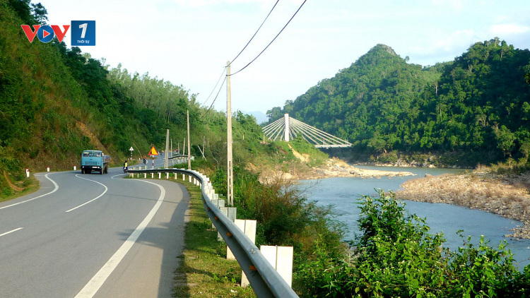 Cung đường Việt Nam – Đường quốc lộ 9 đi cửa khẩu Lao Bảo