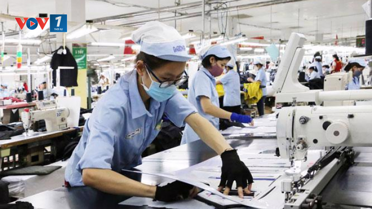 Hướng tới điều chỉnh tiền lương đủ sống, giảm giờ làm việc (13/06/2024}