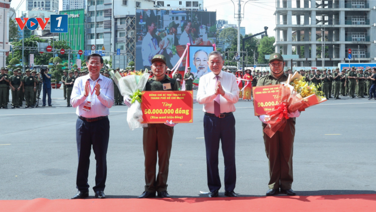 THỜI SỰ 12H TRƯA 1/7/2024: Chủ tịch nước Tô Lâm dự lễ ra mắt lực lượng tham gia bảo vệ an ninh trật tự ở cơ sở tại Thành phố Hồ Chí Minh.
