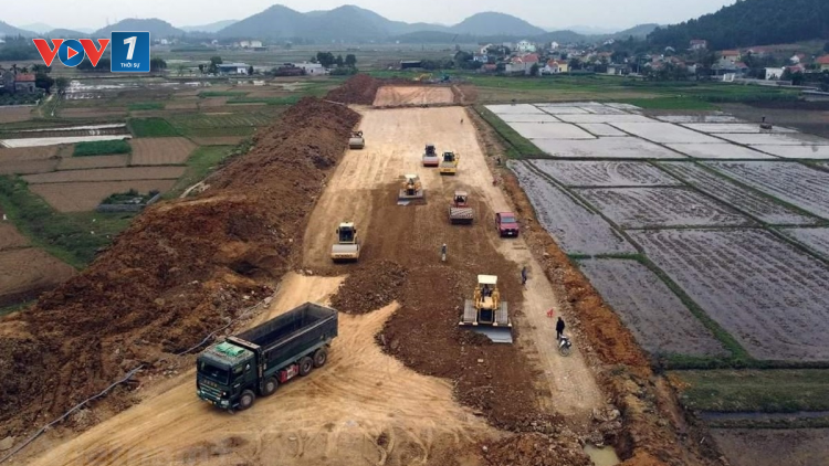 THỜI SỰ 21H30 ĐÊM 10/7/2024: Chính phủ tháo nút thắt về vật liệu san lấp cho các dự án giao thông trọng điểm phía Nam.