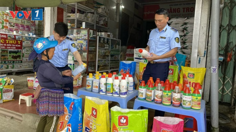 7 tháng, lực lượng quản lý thị trường xử lý hơn 30.000 vụ vi phạm (8/8/2024)