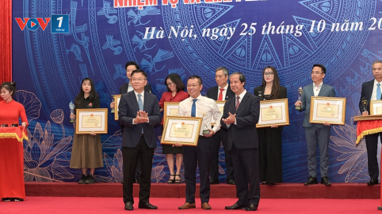 Petrovietnam và nhiều đơn vị thành viên được nhận Bằng khen vì sự nghiệp giáo dục