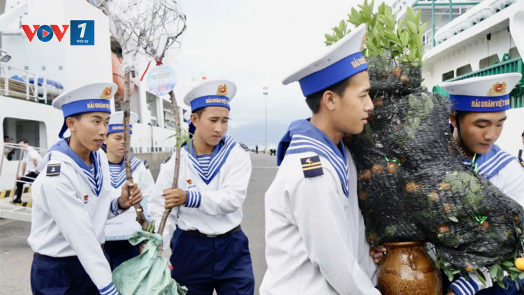 Những con tàu mang quà Tết ra Trường Sa (28/12/2024)