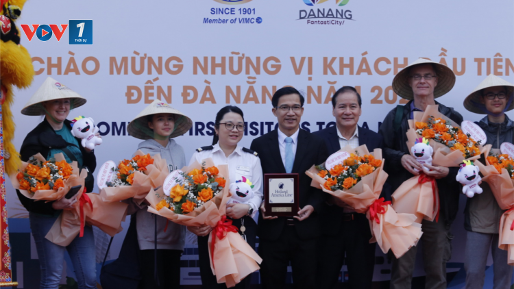 2000 khách du lịch quốc tế bằng tàu biển đến Đà Nẵng trong ngày đầu năm mới 2025 (01/1/2025)