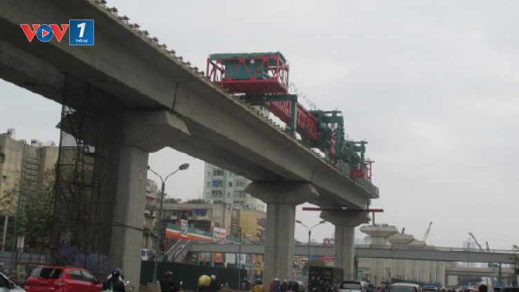 Cùng với dự án đường sắt Cát Linh – Hà Đông, dự án xe buýt nhanh Hà Nội cũng đang chậm tiến độ, gây lãng phí hàng nghìn tỷ đồng. (Thời sự trưa 28/3/2016)