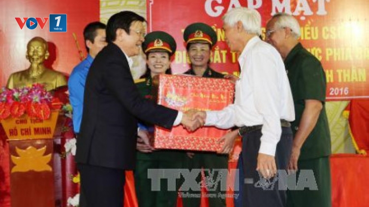 Chủ tịch nước Trương Tấn Sang gặp mặt các chiến sỹ cách mạng bị địch bắt tù đầy khu vực phía Bắc. (Thời sự chiều 14/02/2016)