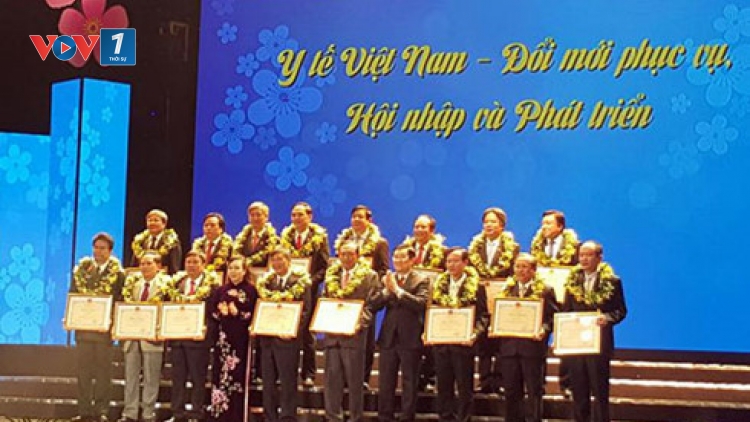 Chủ tịch nước Trương Tấn Sang dự Kỷ niệm 61 năm ngày Thầy thuốc Việt Nam 27/2. (Thời sự đêm 27/02/2016)