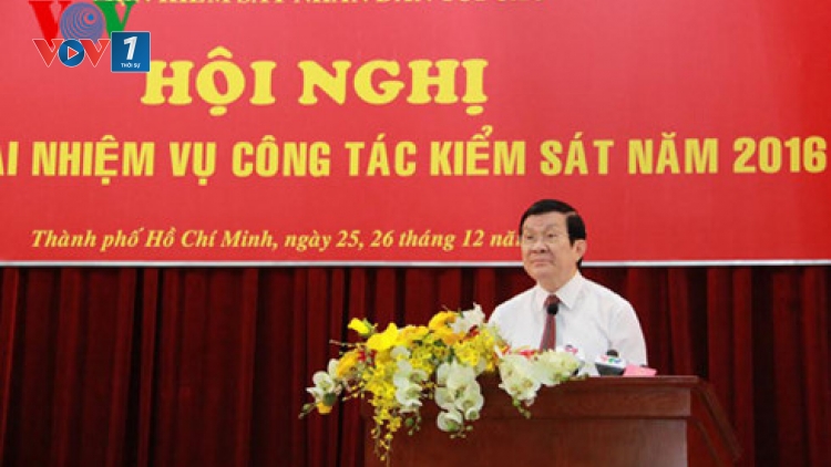 Chủ tịch nước yêu cầu ngành Kiểm sát phải phát hiện, chấn chỉnh kịp thời các vi phạm trong điều tra, truy tố, xét xử và thi hành án. (Thời sự trưa 25/12/2015)